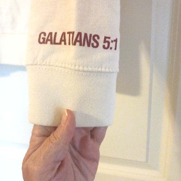 Softest Christian Sweatshirt Set Free Words Light Tan Galatians Sz Medium - Picture 4 of 11